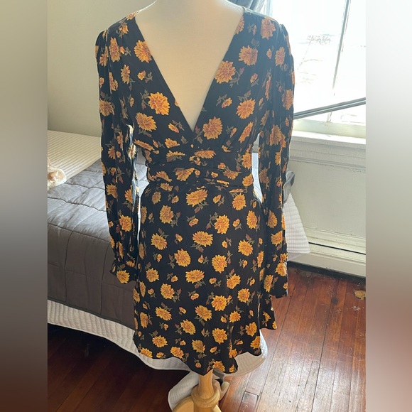 Veronica Beard yellow flowers just gorgeous 🌼 dress size 4 longs sleeves - Picture 3 of 7